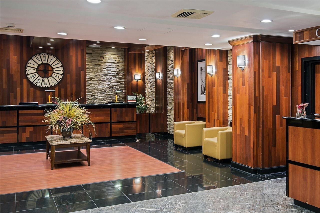 Crowne Plaza Newark Airport By Ihg Hotel Elizabeth Exterior photo