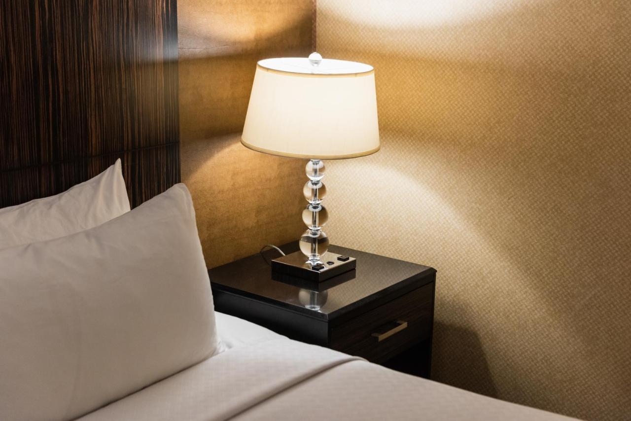Crowne Plaza Newark Airport By Ihg Hotel Elizabeth Exterior photo