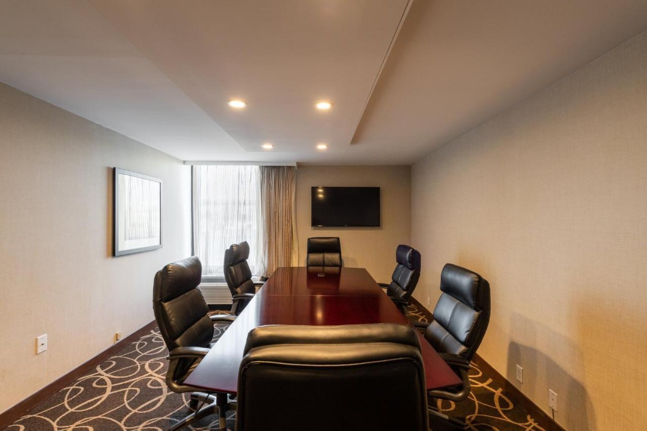 Crowne Plaza Newark Airport By Ihg Hotel Elizabeth Exterior photo