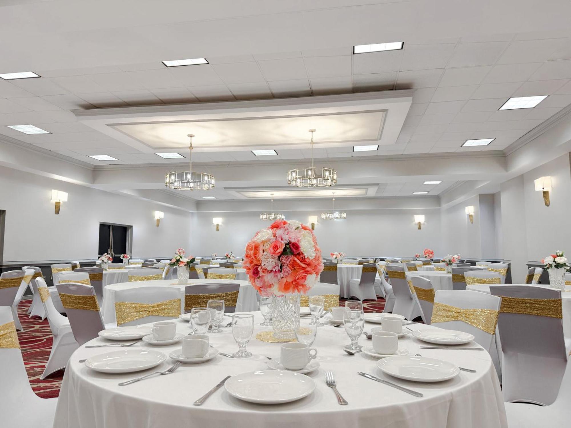 Crowne Plaza Newark Airport By Ihg Hotel Elizabeth Exterior photo